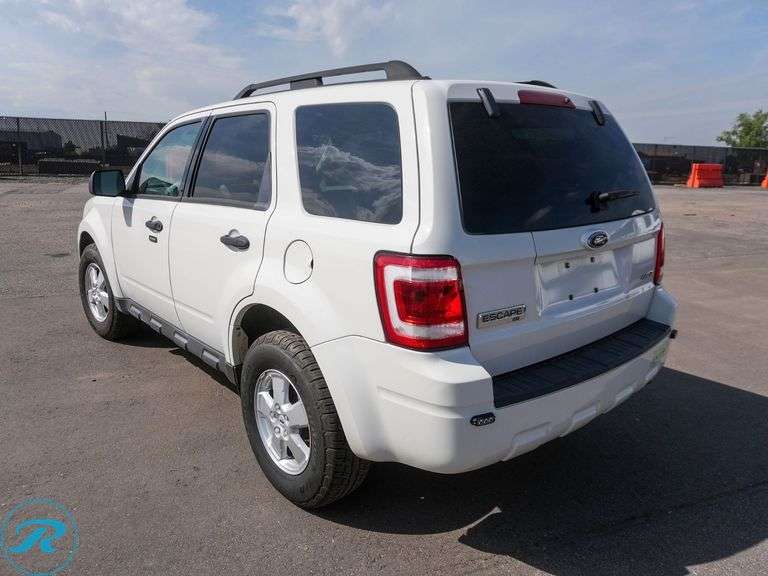2009  Ford  Escape   XLT  AWD  SUV - Roller Auctions