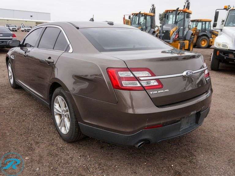 2016 Ford Taurus SE FWD - Roller Auctions
