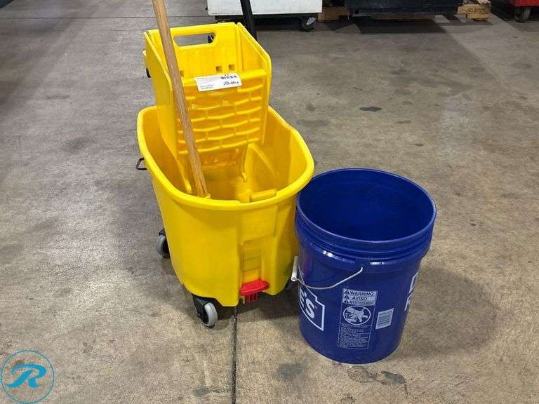 Rubbermaid WaveBrake Mop Bucket with Wringer, Blue Bucket, and Mop