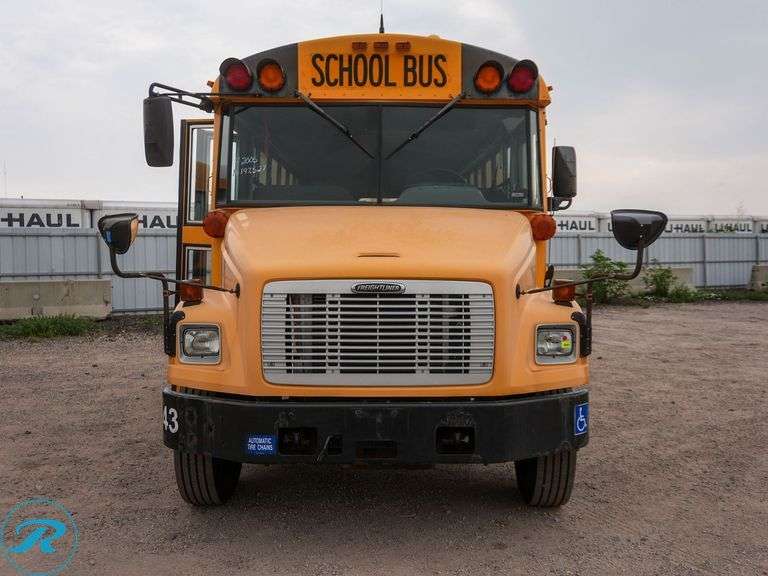 2005 Thomas Freightliner RWD 42-Passenger School Bus - Roller Auctions