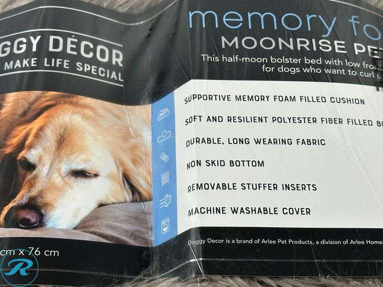 Doggy Decor by Arlee Home & Pet Memory Foam Moonrise Pet Bed- New - Roller Auctions