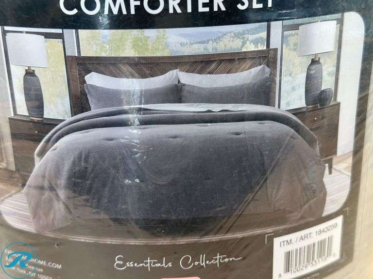 FRYE 2” Jacquard Channel, Faux Fur Comforter Set- Like New/ Open Box