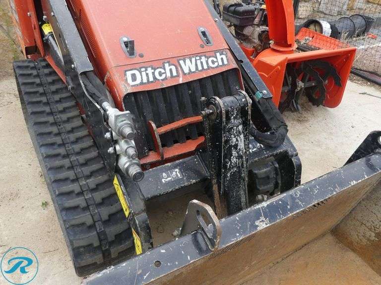 2018 Ditch Witch SK800 Mini Skid Steer Loader - Roller Auctions