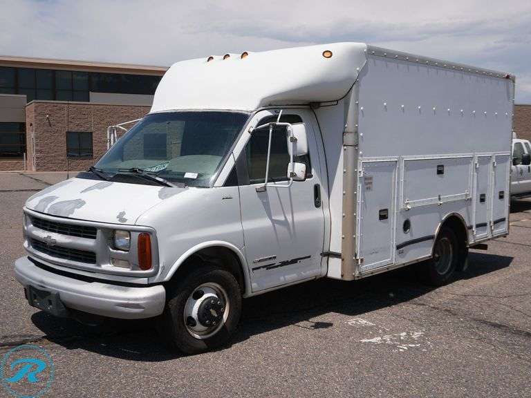 2000 Chevrolet 3500 RWD Box Truck