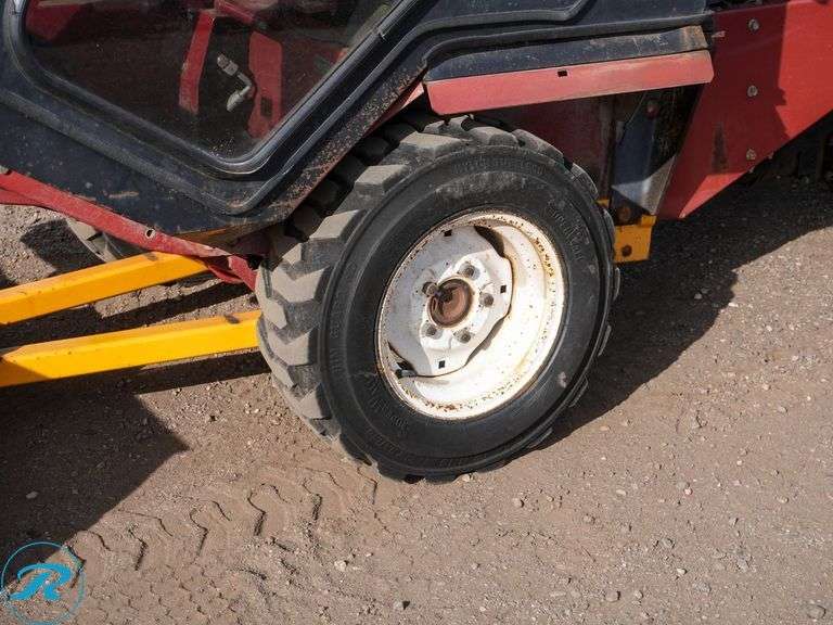 Toro Groundsmaster 328-D 4WD Traction Unit - Roller Auctions