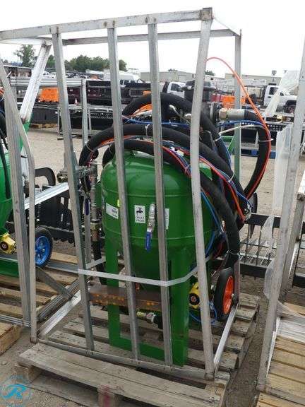 New DB500 Mobile Abrasive Blaster With Hoses - Roller Auctions
