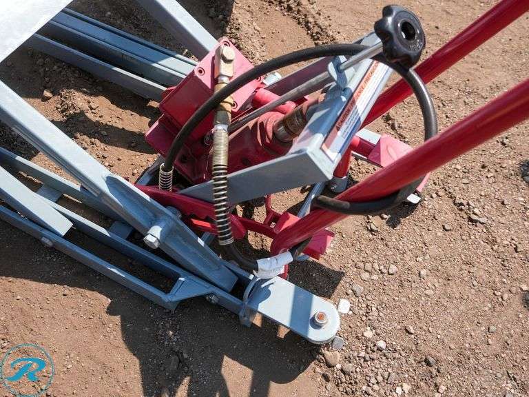 Pro-Lift  T-5501  Lawn Mower Lift - Roller Auctions