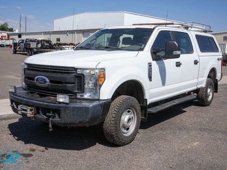 2017 Ford F250 Super Duty XL 4WD Crew Cab Pickup - Roller Auctions