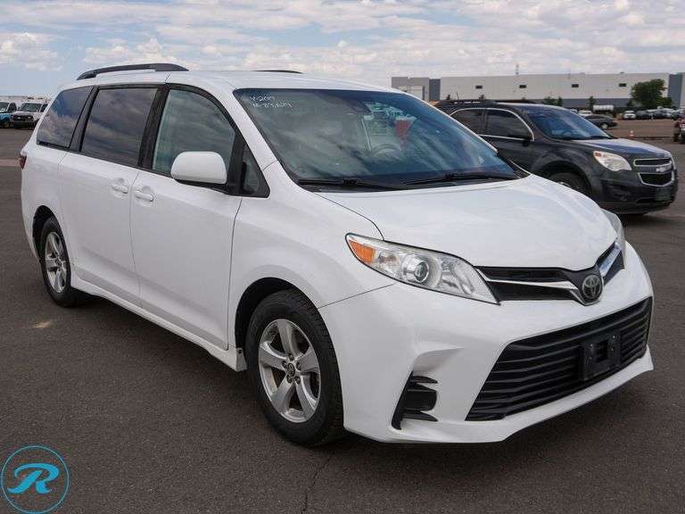 2019 Toyota Sienna LE FWD Passenger Van - Roller Auctions