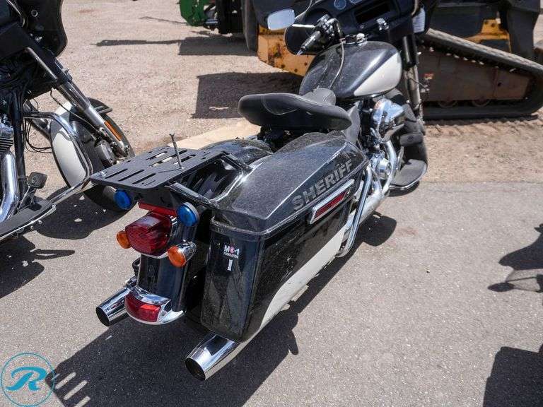 2016 Harley-Davidson FLHTP Electra Glide Police Edition Motorcycle - Roller Auctions