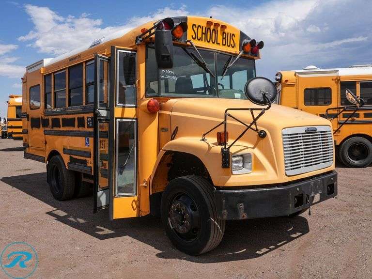 2004  Thomas  Freightliner  RWD  30-Passenger School Bus - Roller Auctions