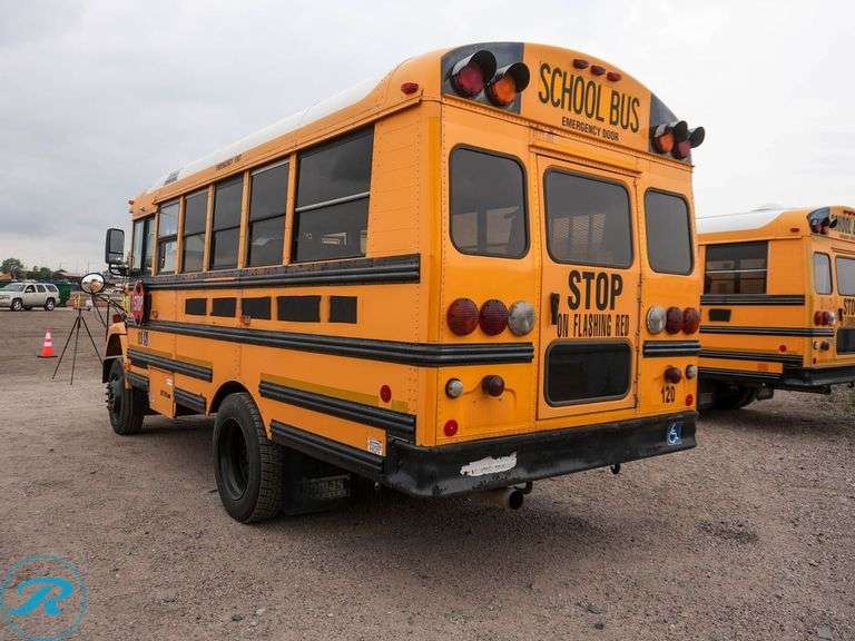2004  Thomas  Freightliner  RWD  30-Passenger School Bus - Roller Auctions