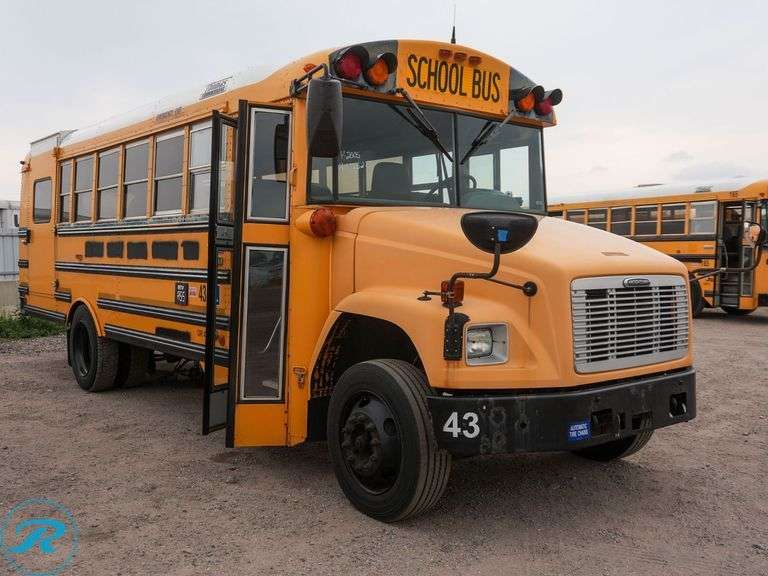 2005 Thomas Freightliner RWD 42-Passenger School Bus - Roller Auctions