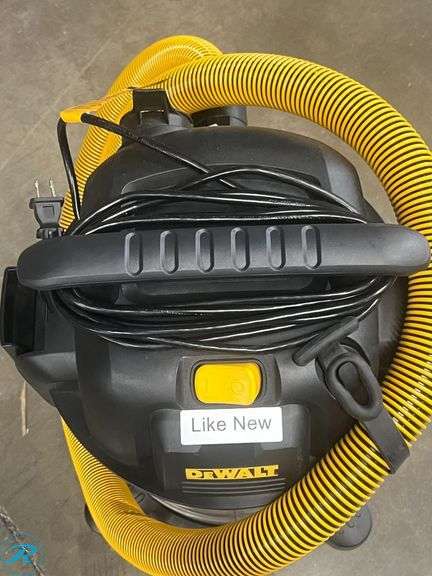 DeWalt 8 Gallon Wet/Dry Vacuum - Like New - - Missing Some Accessories - Roller Auctions