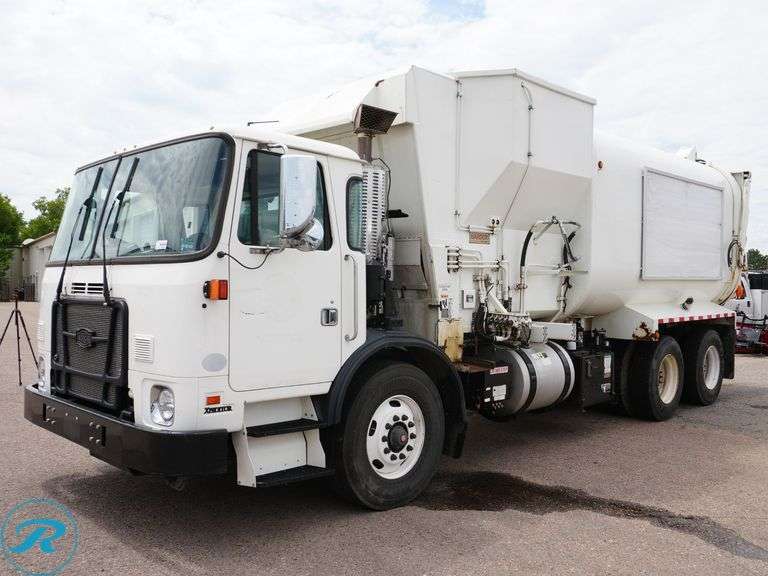 2016  Autocar  Xpeditor   T/A Side Loader Trash Truck - Roller Auctions