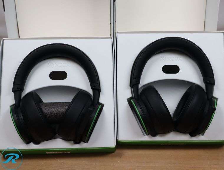 (2) Xbox - Stereo Headset for Xbox Series X|S, Xbox One, and Windows - Black - Used - Roller Auctions