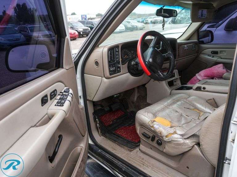 2001  Chevrolet  Tahoe Base   4WD - Roller Auctions
