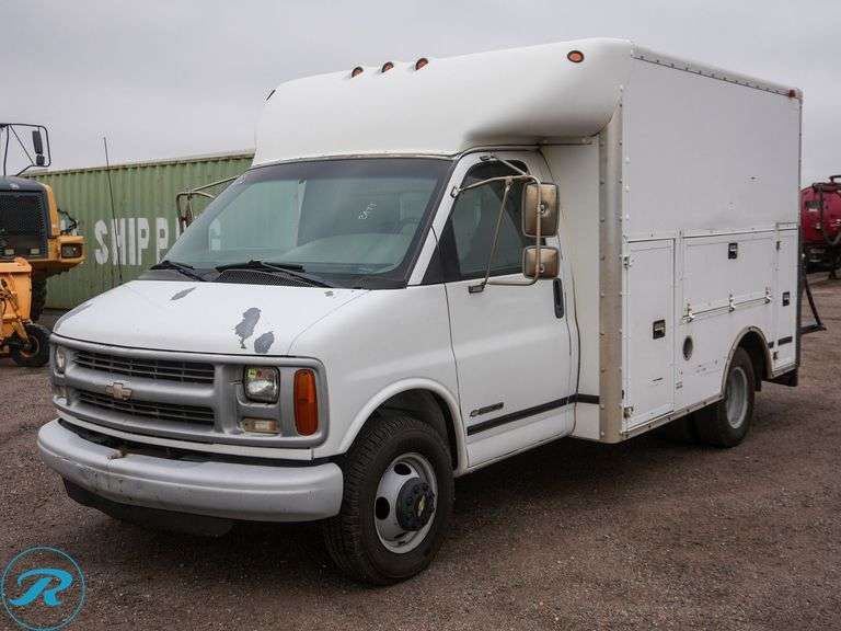 2001  Chevrolet  Express  3500  RWD  Box Van - Roller Auctions