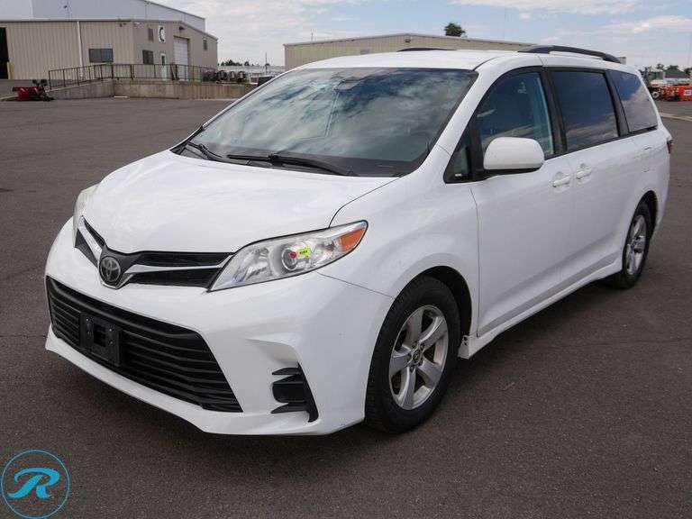 2019 Toyota Sienna LE FWD Passenger Van - Roller Auctions