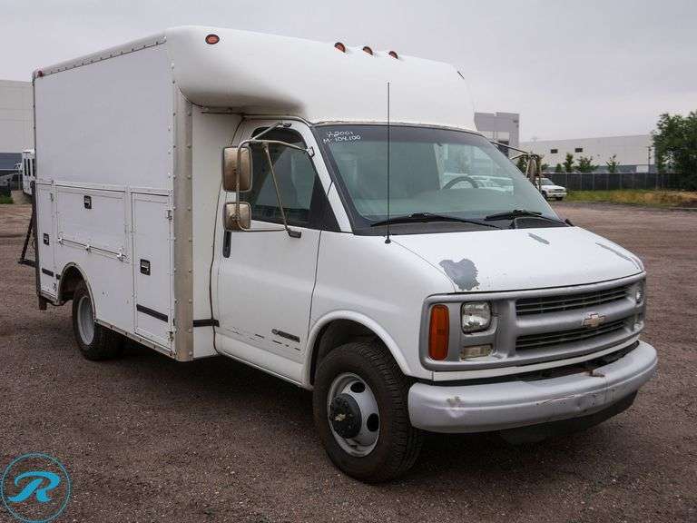 2001  Chevrolet  Express  3500  RWD  Box Van - Roller Auctions