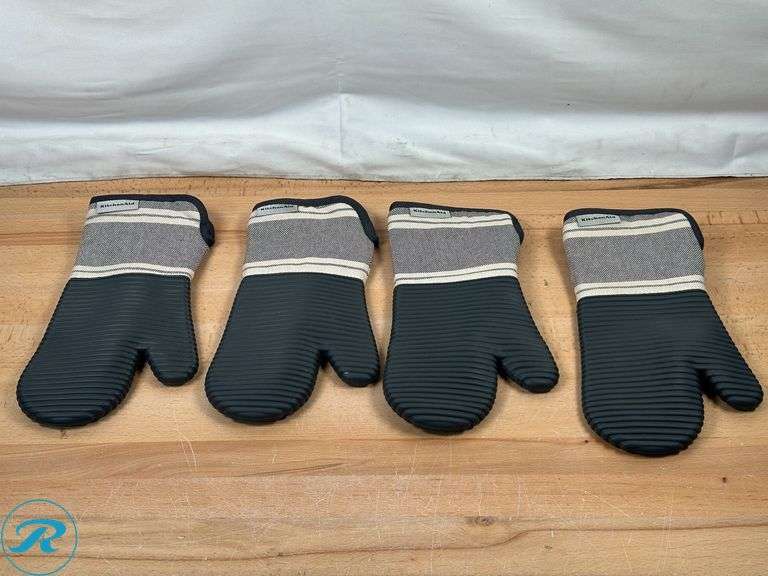 (4) KitchenAid Silicone Oven Mitts- Used, (6) KitchenAid Silicone Pot Holders- Used, (3) Kitchen Drying Mats- Used - Roller Auctions