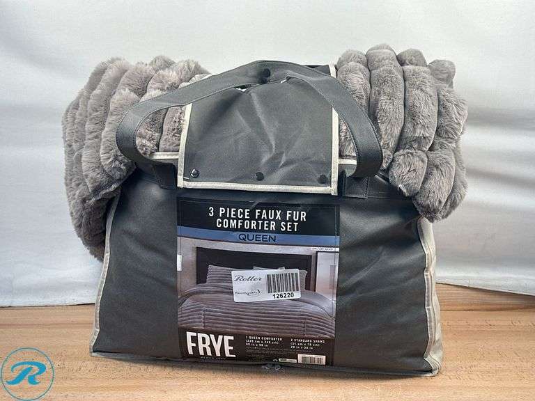 Frye: 3 Piece Queen Comforter Set- Like New