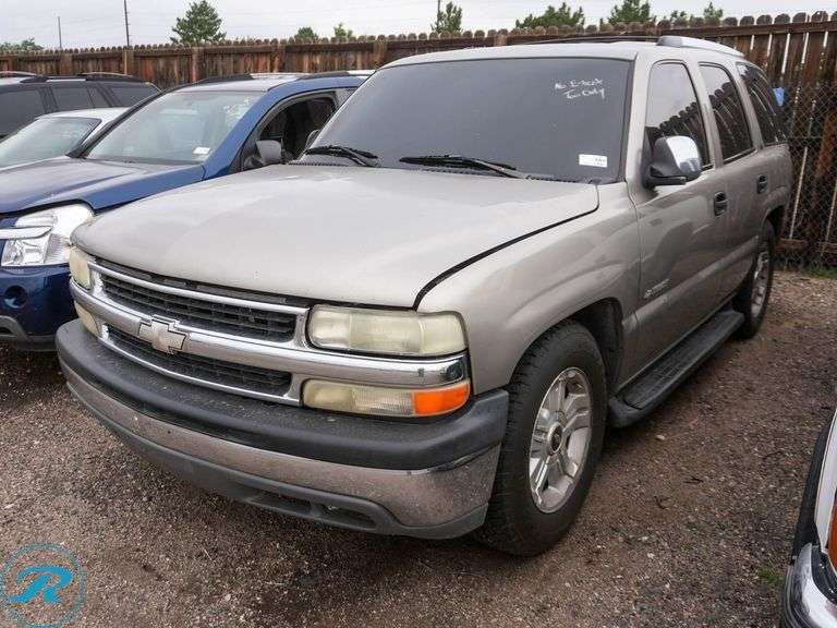 2001  Chevrolet  Tahoe Base   4WD