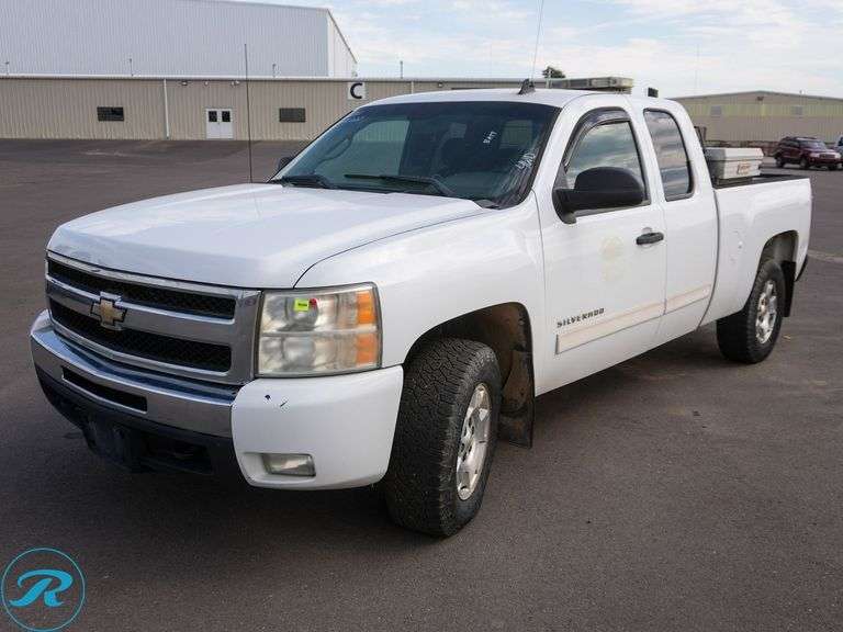 2011  Chevrolet  Silverado 1500  4WD Super Cab  Pickup - Roller Auctions