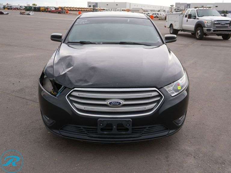 2015 Ford Taurus SE AWD - Roller Auctions