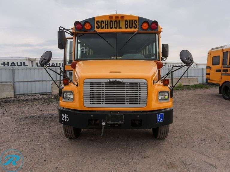 2004 Thomas Freightliner RWD 30-Passenger School Bus - Roller Auctions