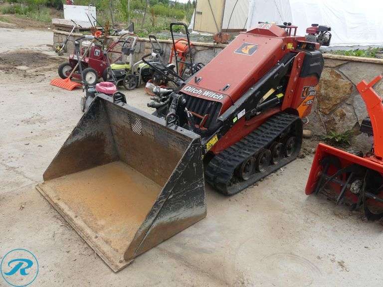 2018  Ditch Witch  SK800  Mini Skid Steer Loader