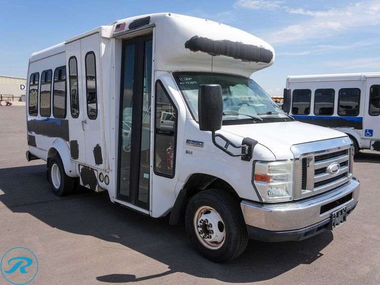 2014 Forest River E350 Super Duty RWD 4-Passenger, 2-Wheel Chair Shuttle Bus - Roller Auctions