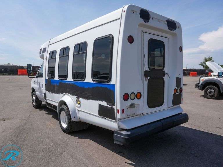 2014 Forest River E350 Super Duty RWD 4-Passenger, 2-Wheel Chair Shuttle Bus - Roller Auctions