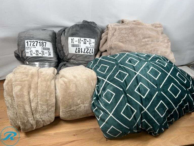 (2) Assorted Queen Blankets- Like New; (3) Faux Fur Trow- New - Roller Auctions