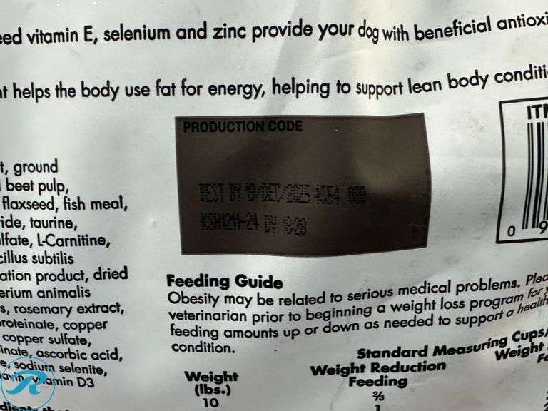 Kirkland Signature Healthy Weight Formula Chicken & Vegetable Dog Food 40 lb. - New - Damaged Package - Roller Auctions