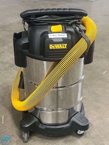 DeWalt 8 Gallon Wet/Dry Vacuum - Like New - - Missing Some Accessories - Roller Auctions