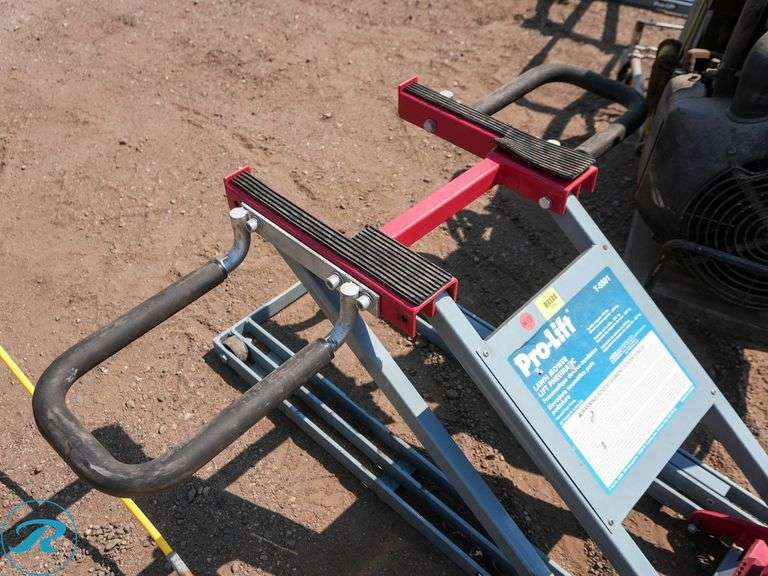 Pro-Lift  T-5501  Lawn Mower Lift - Roller Auctions