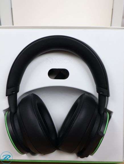 (2) Xbox - Stereo Headset for Xbox Series X|S, Xbox One, and Windows - Black - Used - Roller Auctions