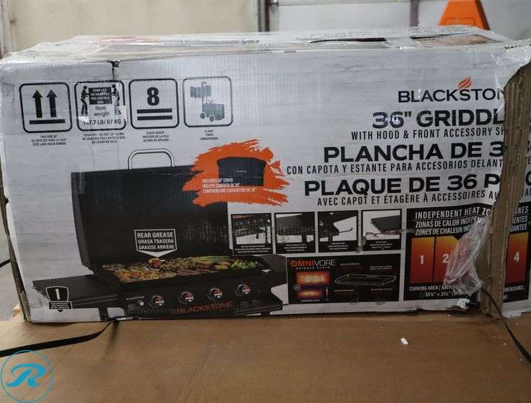 Blackstone 36 in. Griddle with Hinged Hood, Front Shelf and Soft Cover - New - Damaged Box - Roller Auctions