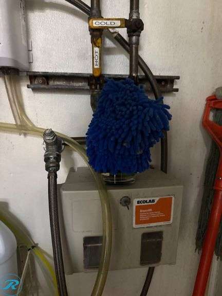 Janitorial Cleaning Station with Ecolab Dispenser System and Accessories - Roller Auctions