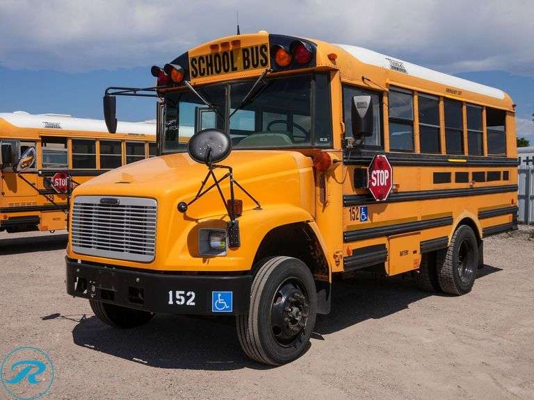 2004 Thomas Freightliner RWD 30-Passenger School Bus - Roller Auctions