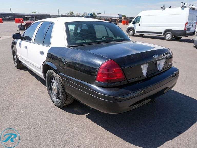 2010  Ford  Crown Victoria  RWD  Police Interceptor - Roller Auctions
