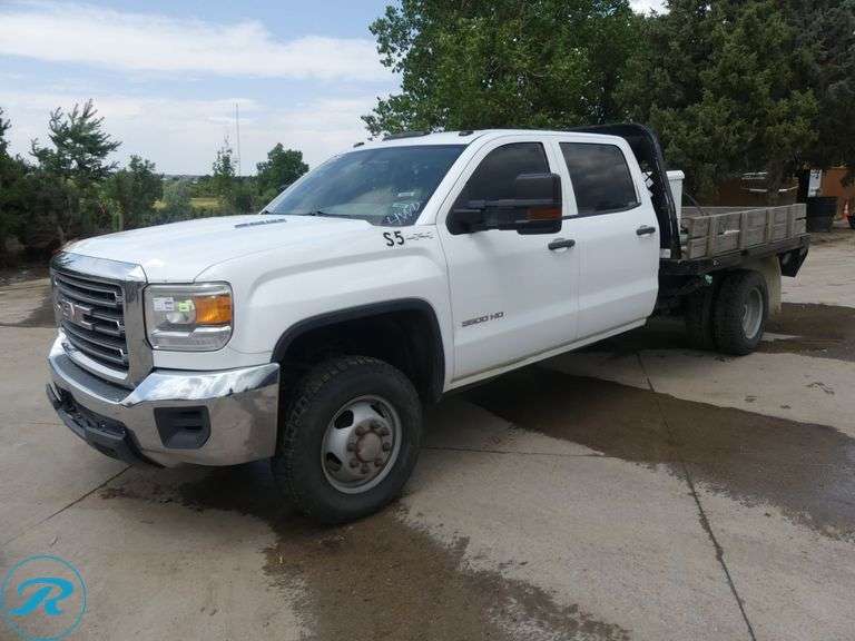 2016  GMC   3500 HD  4WD  Flatbed Truck