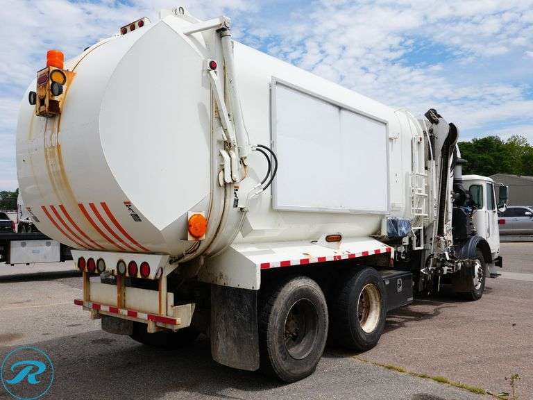 2016  Autocar  Xpeditor   T/A Side Loader Trash Truck - Roller Auctions