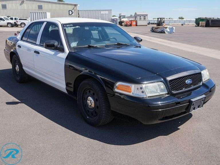 2010  Ford  Crown Victoria  RWD  Police Interceptor - Roller Auctions