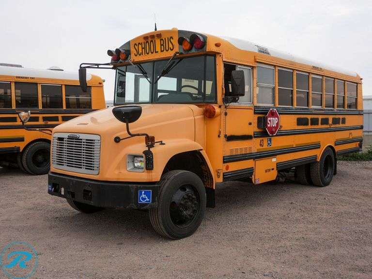 2005 Thomas Freightliner RWD 42-Passenger School Bus - Roller Auctions