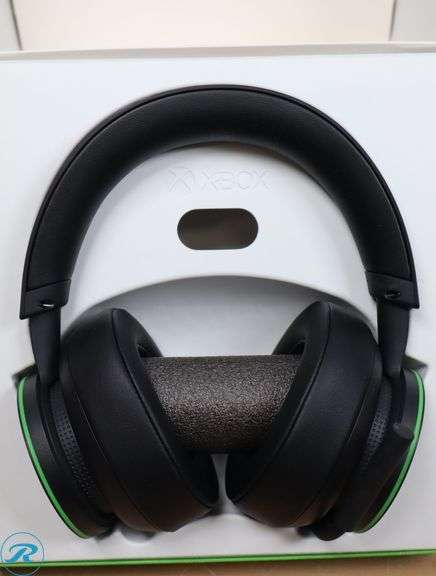 (2) Xbox - Stereo Headset for Xbox Series X|S, Xbox One, and Windows - Black - Used - Roller Auctions