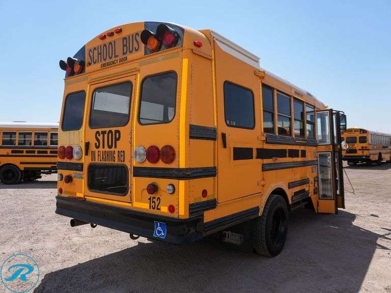 2004 Thomas Freightliner RWD 30-Passenger School Bus - Roller Auctions