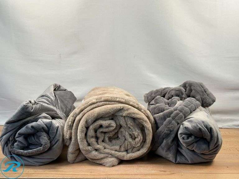 (2) Assorted Queen Blankets- Like New; (3) Faux Fur Trow- New - Roller Auctions