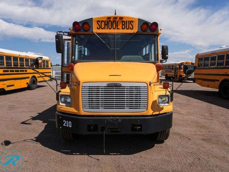 2001  Thomas  Freightliner  RWD  65-Passenger School Bus - Roller Auctions